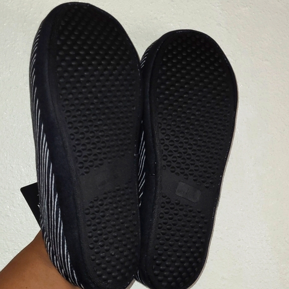 Disney Tim Burtons The Nightmare Be4 Christmas Slippers Black/White Sz 10/L NWT - Picture 8 of 13